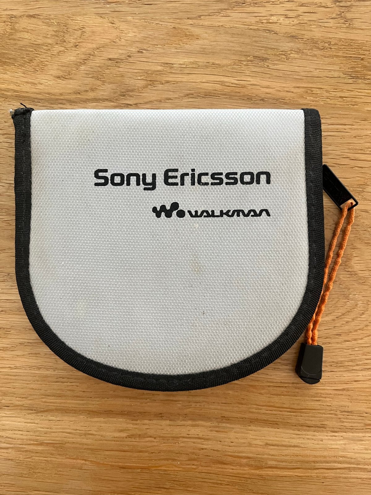 Sony Ericsson Walkman hoesje cd houder, Ophalen of Verzenden, Walkman