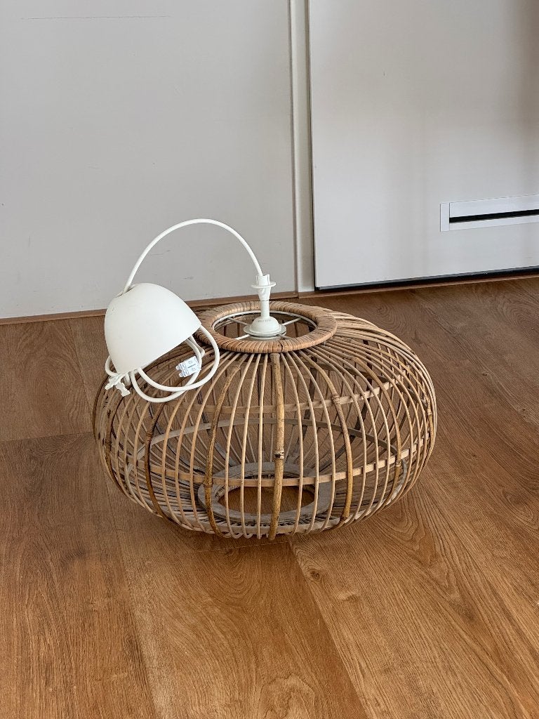 Rotan / rieten hanglamp, Huis en Inrichting, Lampen | Hanglampen, Ophalen, Natuurlijk materiaal, Gebruikt, E27 (groot)