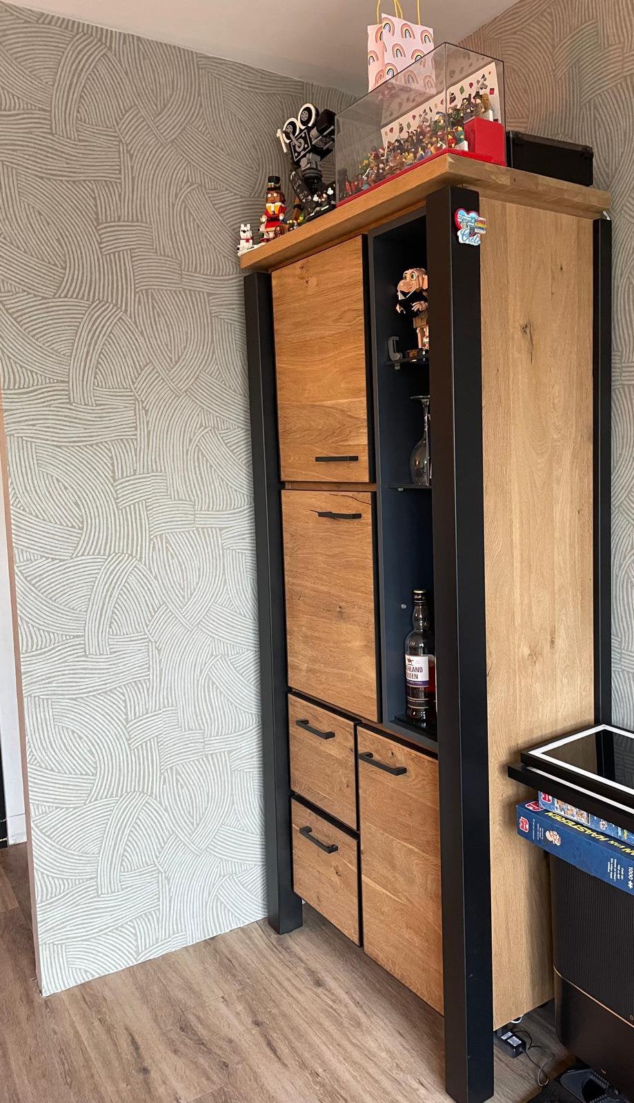 INHOUSE Lucania Opbergkast - Eiken & Zwart Metaal⁠, Eikenhout, Met lade(s), Zo goed als nieuw, 25 tot 50 cm