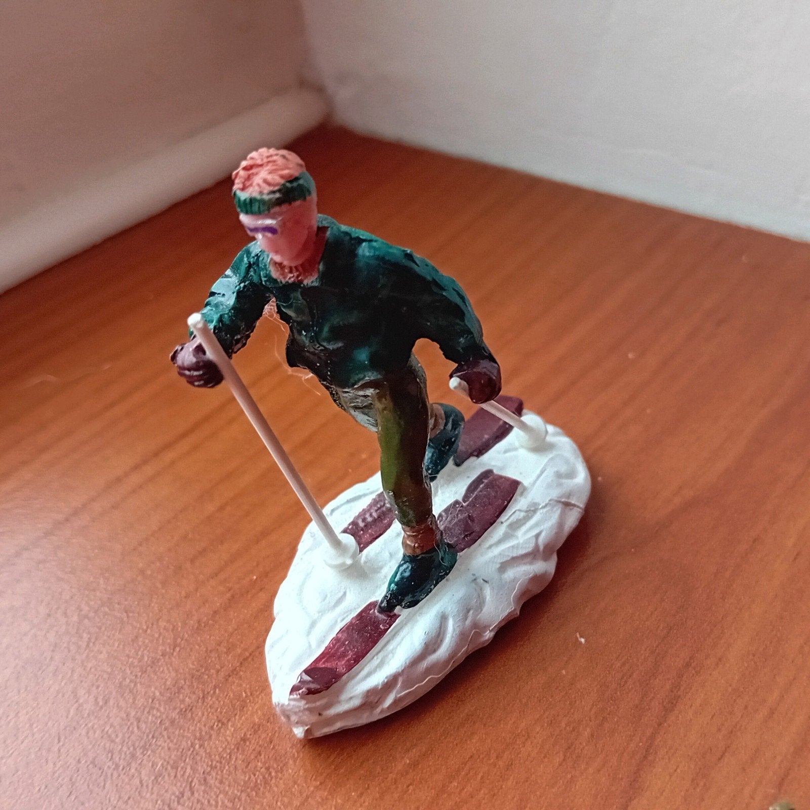 Lemax langlaufer 2,  Lemax figuur Kerstdorp, Ophalen of Verzenden, Gebruikt
