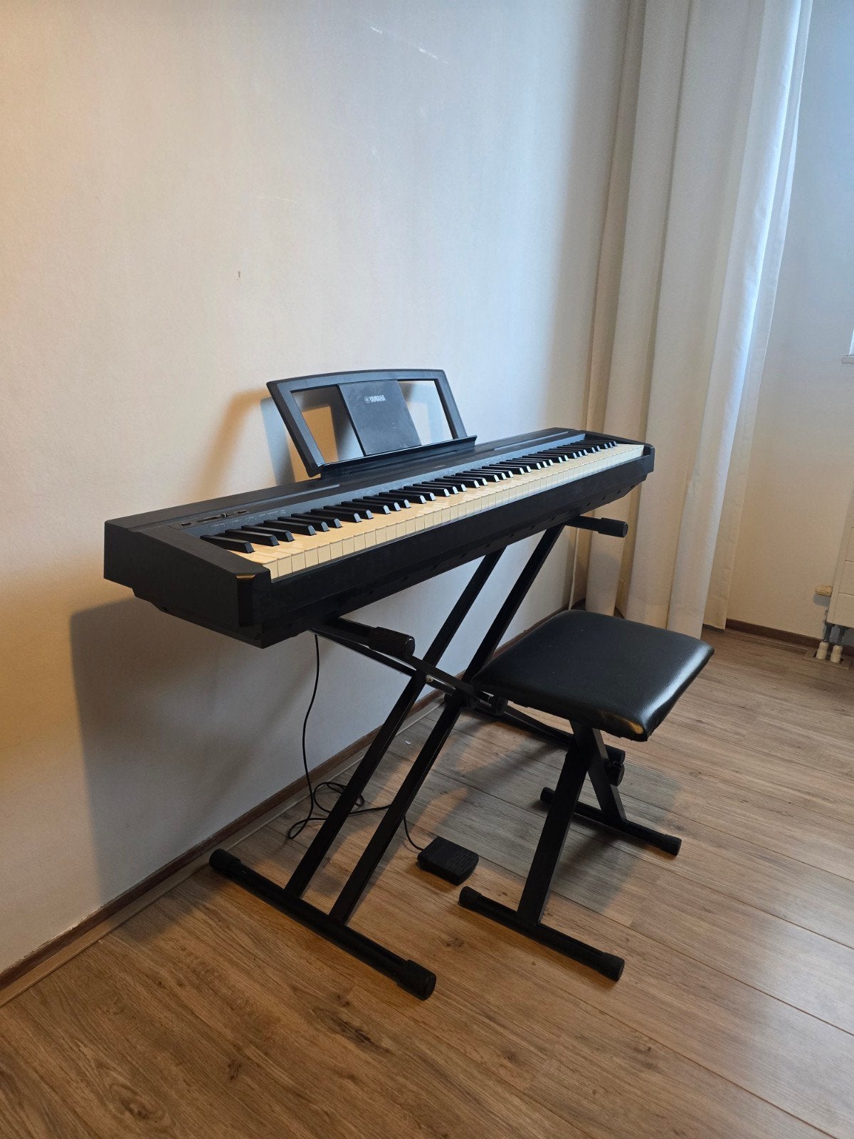Yamaha P-35 Digitaal Piano met standaard en kruk, Ophalen, Zwart, Digitaal, Zo goed als nieuw