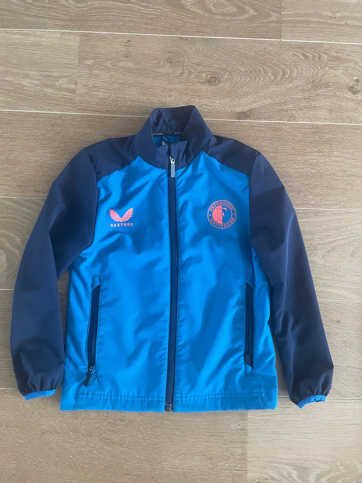 Castore Feyenoord trainingsjack maat 122-128, Ophalen of Verzenden, Zo goed als nieuw, Jongen, Jas
