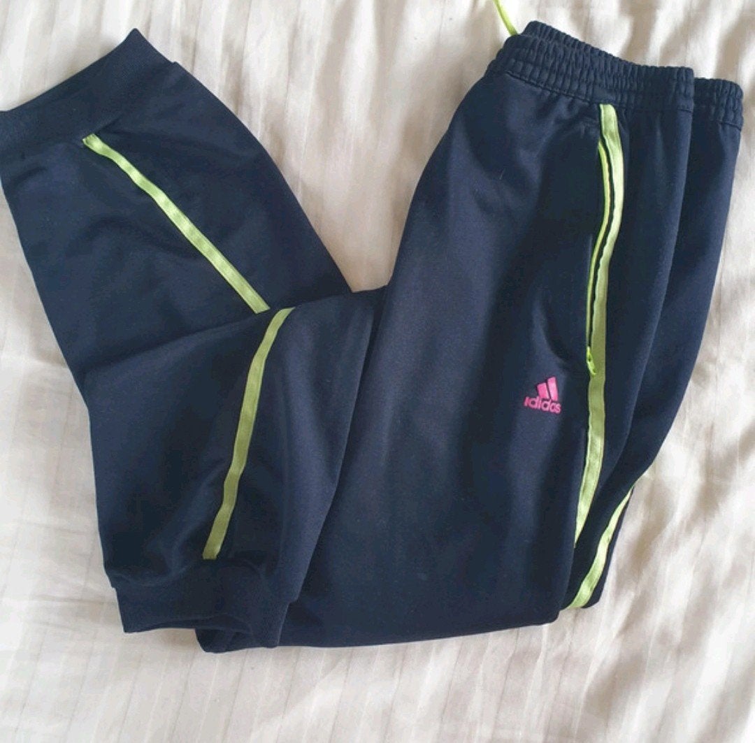 Adidas mt 152 heel goed, Kinderen en Baby's, Kinderkleding | Maat 152, Adidas, Sport- of Zwemkleding, Ophalen of Verzenden, Zo goed als nieuw