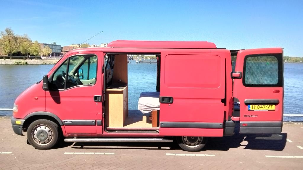 Renault 2001 camper 2.8 TD H1L1 Rood, Auto's, Renault, 2000 kg, Origineel Nederlands, Grijs, Particulier