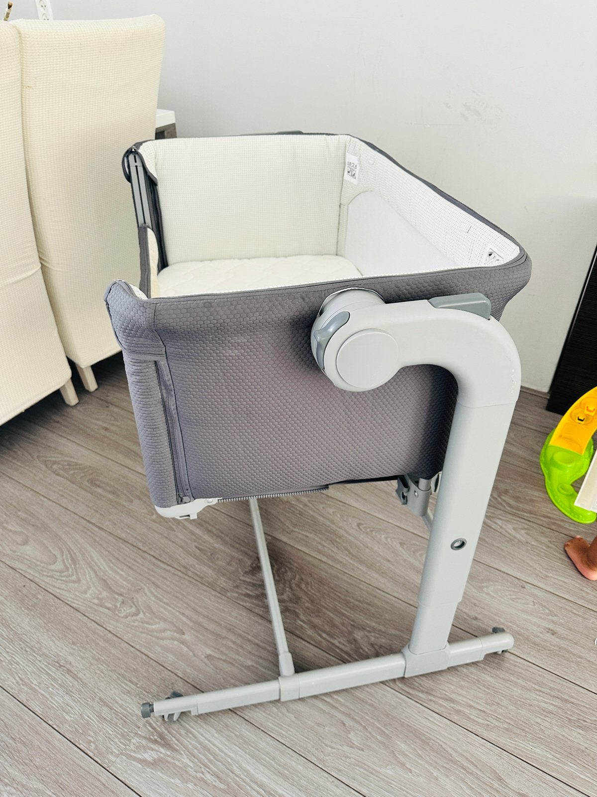 Chicco Next2Me Co-Sleeper Wieg - Grijs, Kinderen en Baby's, Babywiegjes en Ledikanten, Ophalen, Zo goed als nieuw, Wieg