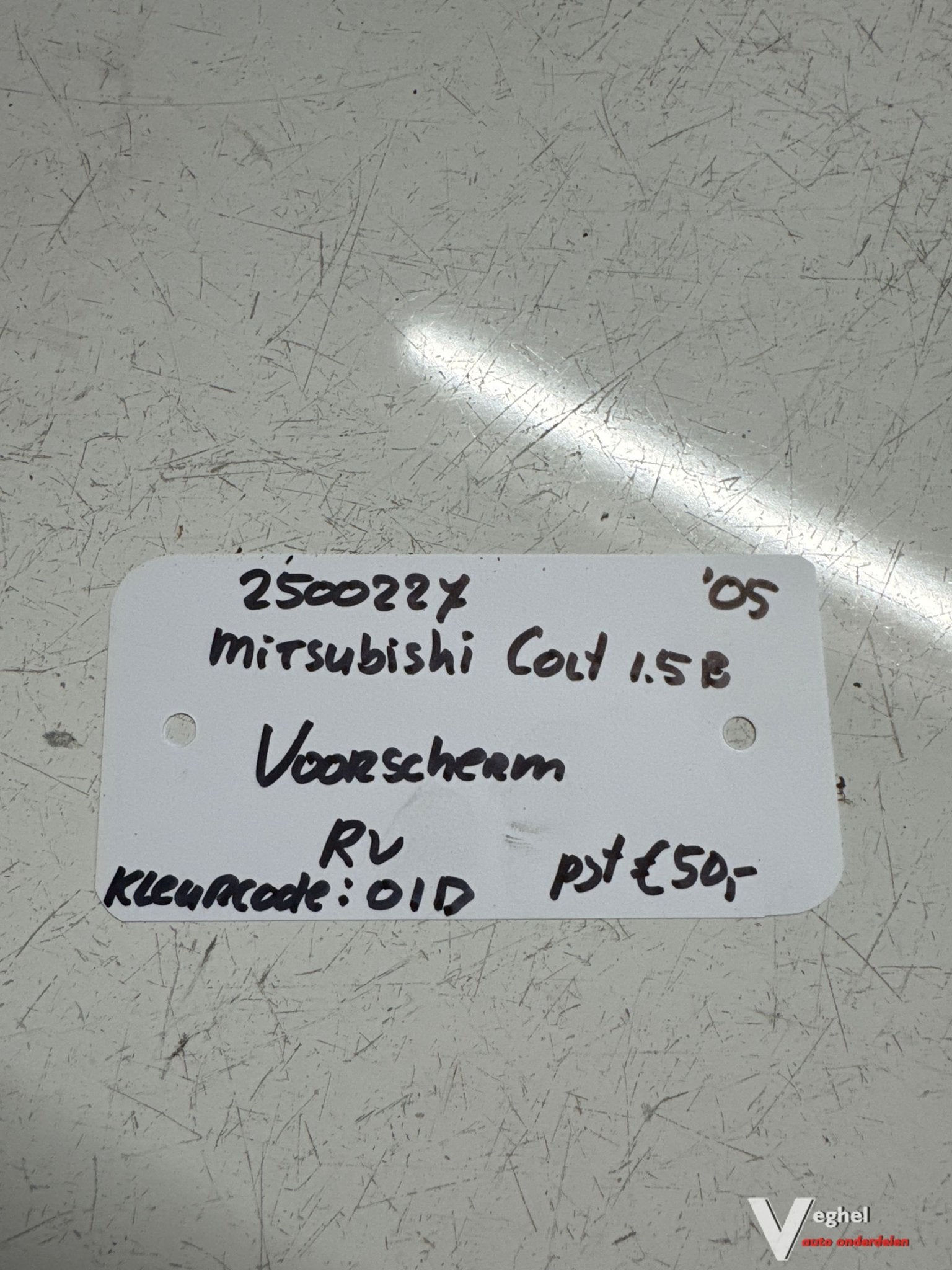 Mitsubishi Colt 1.5B kleurcode: 01D  2005 2500227 Voorscherm, Auto-onderdelen, Gebruikt, -, -, Ophalen of Verzenden