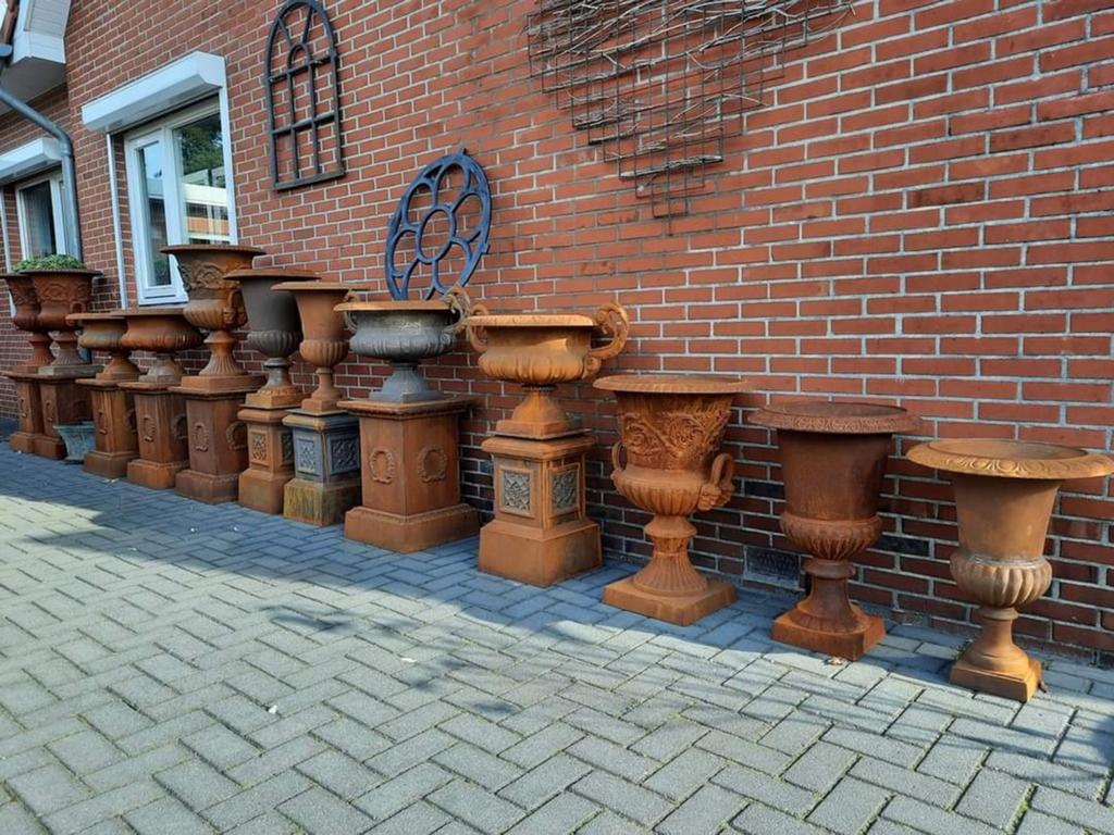 Gietijzeren tuinvazen tuinvaas bloempot bloembak op sokkel, Tuin en Terras, Tuinvazen, Ophalen of Verzenden, Nieuw