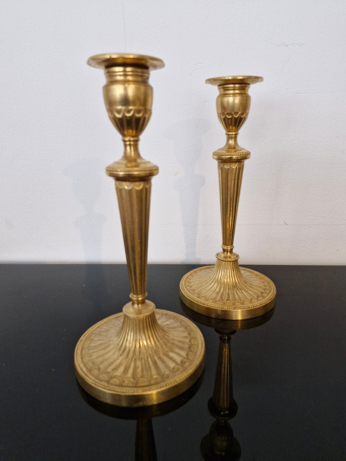 Een stel Empire kandelaars,verguld brons, Ophalen of Verzenden, Koper of Brons