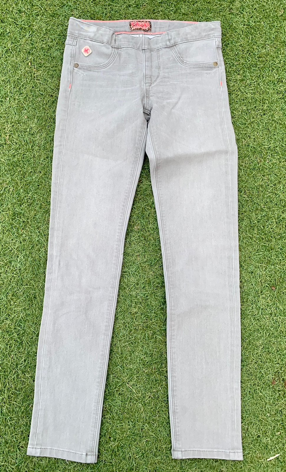 TE KOOP: grijze spijkerbroek van Vingino maat 9/134 ZGAN, Kinderen en Baby's, Kinderkleding | Maat 134, Ophalen of Verzenden, Zo goed als nieuw