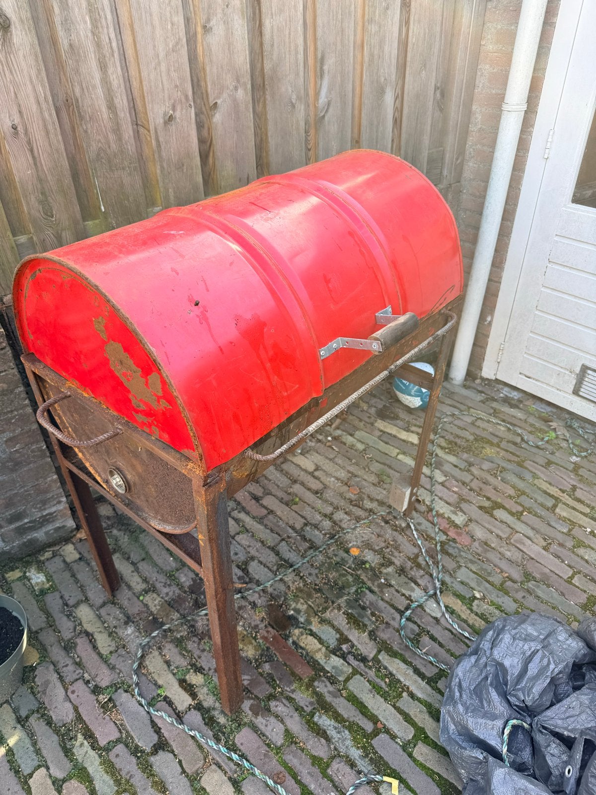Robuuste zelfgemaakte BBQ van olievat, Ophalen, Gebruikt