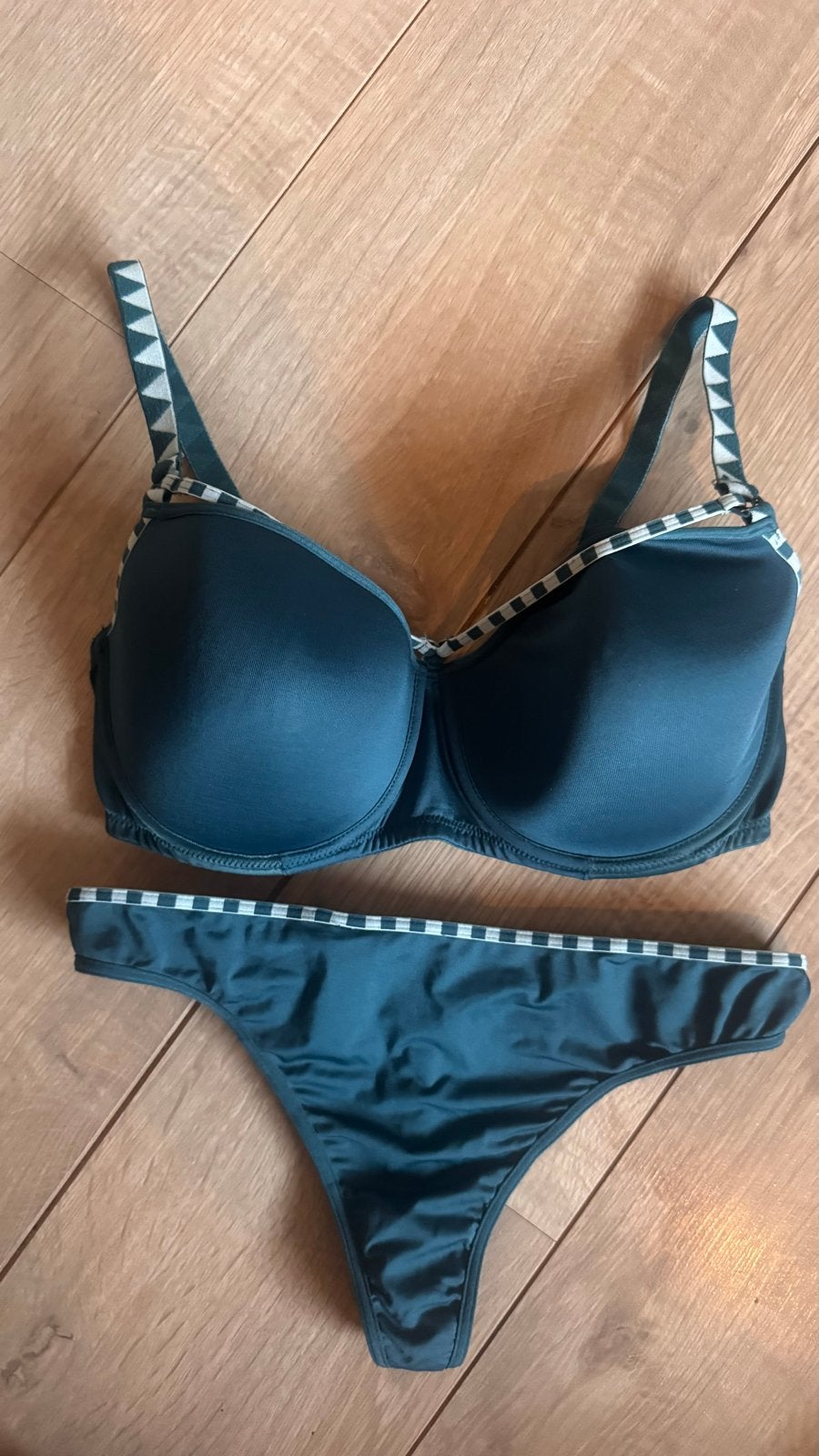 Marlies Dekkers BH 75E en String Large, Ophalen of Verzenden, Groen, Setje