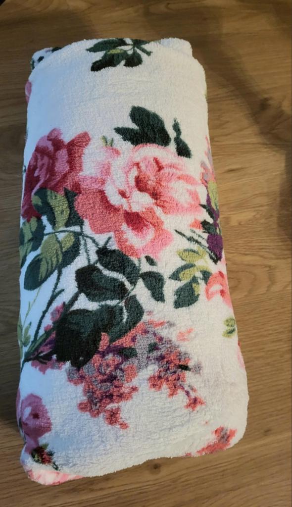 Zacht plaid met bloemenprint, Huis en Inrichting, Woonaccessoires | Plaids en Woondekens, Ophalen, Zo goed als nieuw