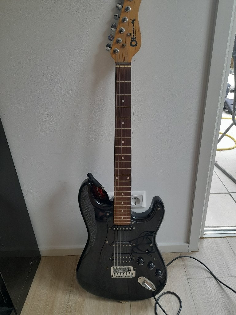 Elektrische gitaar Charvel by Jackson met versterker, Muziek en Instrumenten, Gebruikt, Met versterker, Solid body, Ophalen