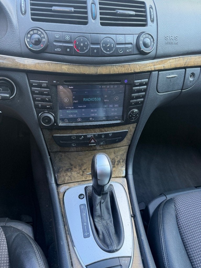 Mercedes-benz E-KLASSE 240 Avantgarde AUT XENON PDC TREKHAAK, Automaat, Gebruikt, 2100 kg, 5 stoelen