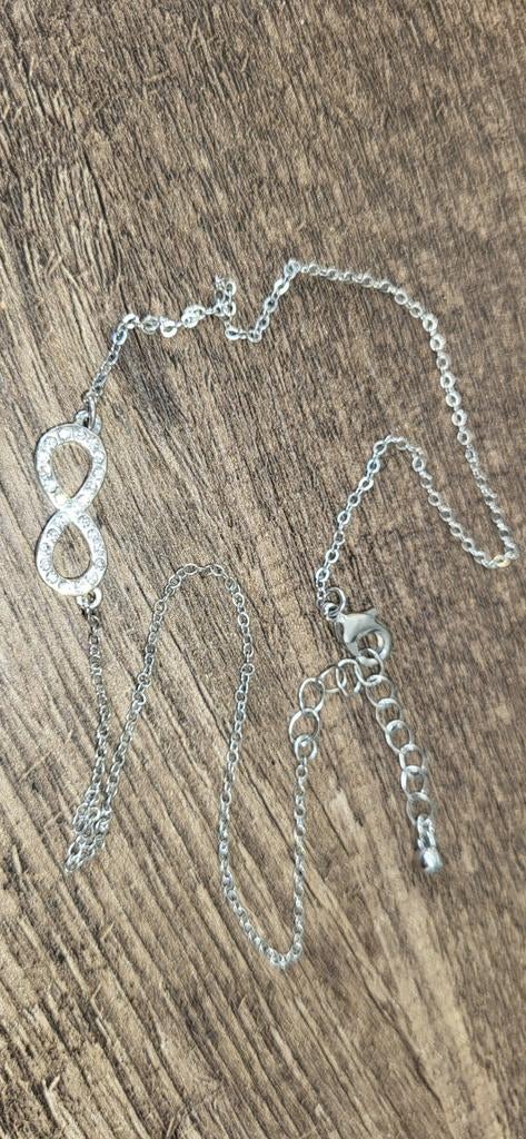 Zilverkleurige ketting met infinity hanger, Ophalen of Verzenden, Gebruikt