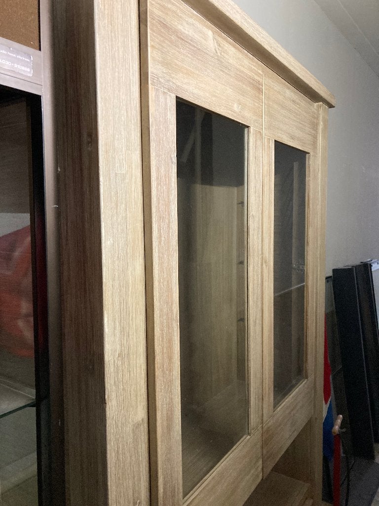 Stijlvolle vitrinekast met lades en rieten manden, Ophalen, Gebruikt, Met deur(en), Glas