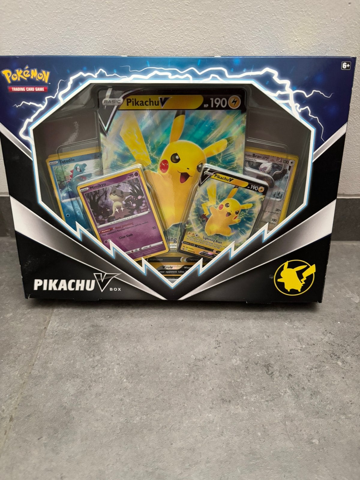 Pikachu V Box, Ophalen of Verzenden, Nieuw, Meerdere kaarten