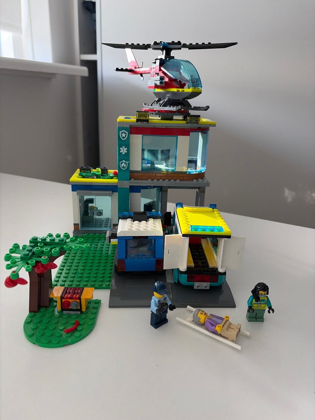 Lego City Hoofdkwartier van hulpdienstvoertuigen, Ophalen, Zo goed als nieuw