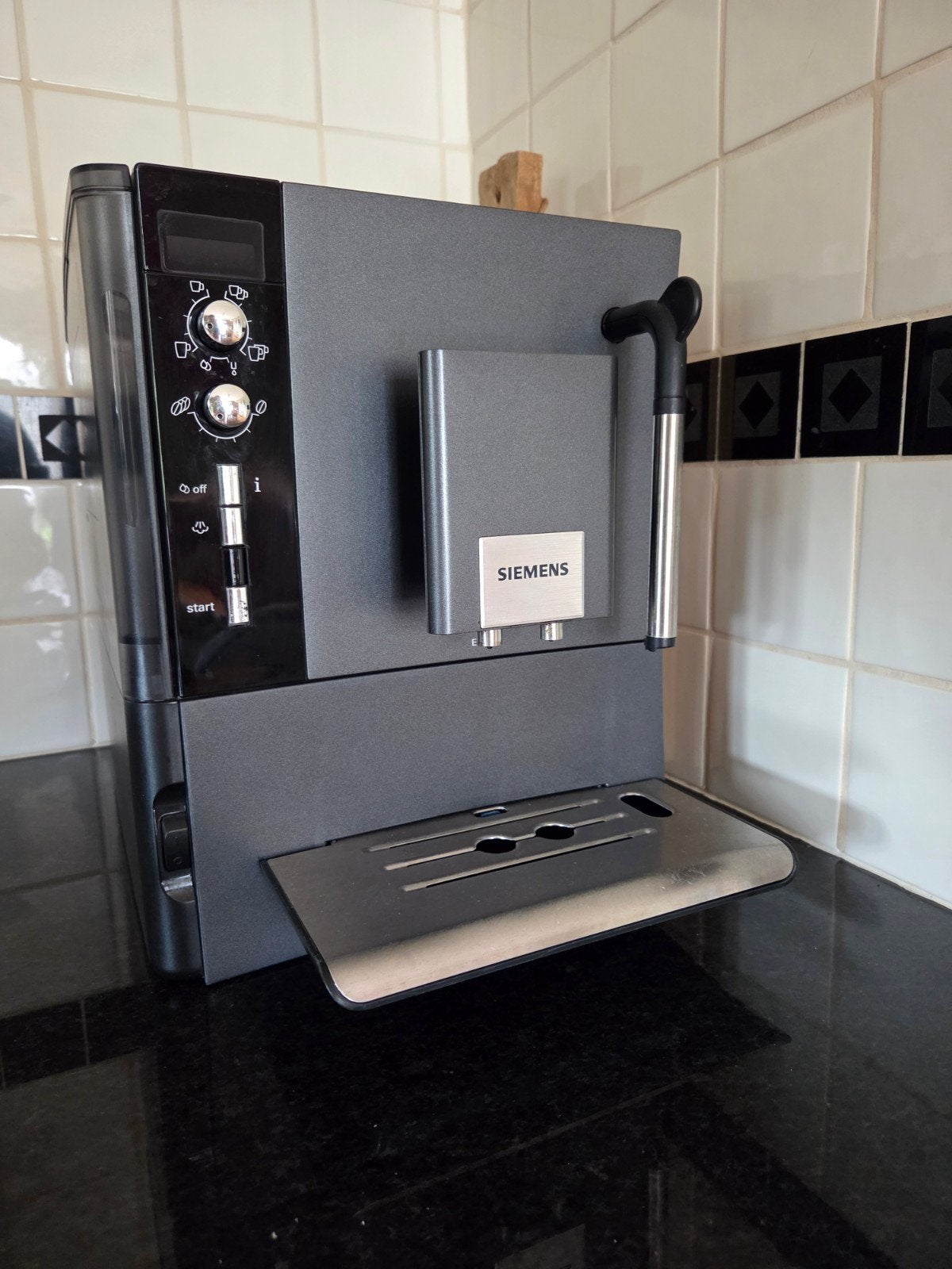 koffie (espresso) automaat Siemens TE502, Witgoed en Apparatuur, Koffiezetapparaten, Ophalen, Gebruikt, Koffiemachine, Afneembaar waterreservoir