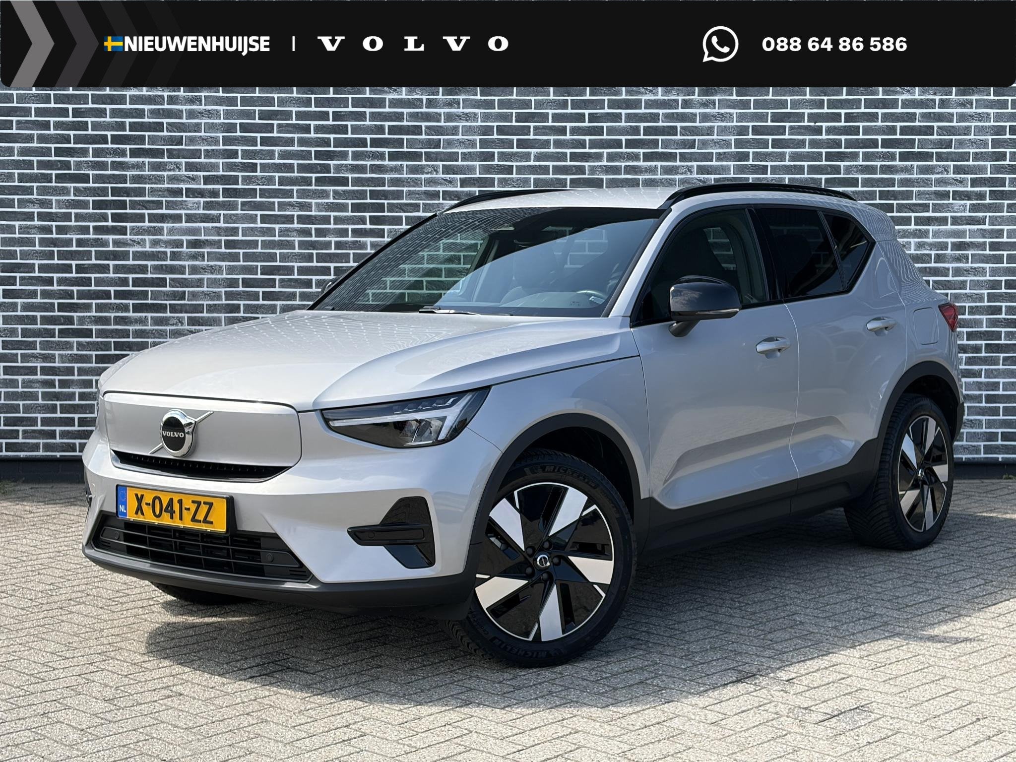 Volvo XC40 Single Motor Essential 69 kWh | Navigatie | Apple