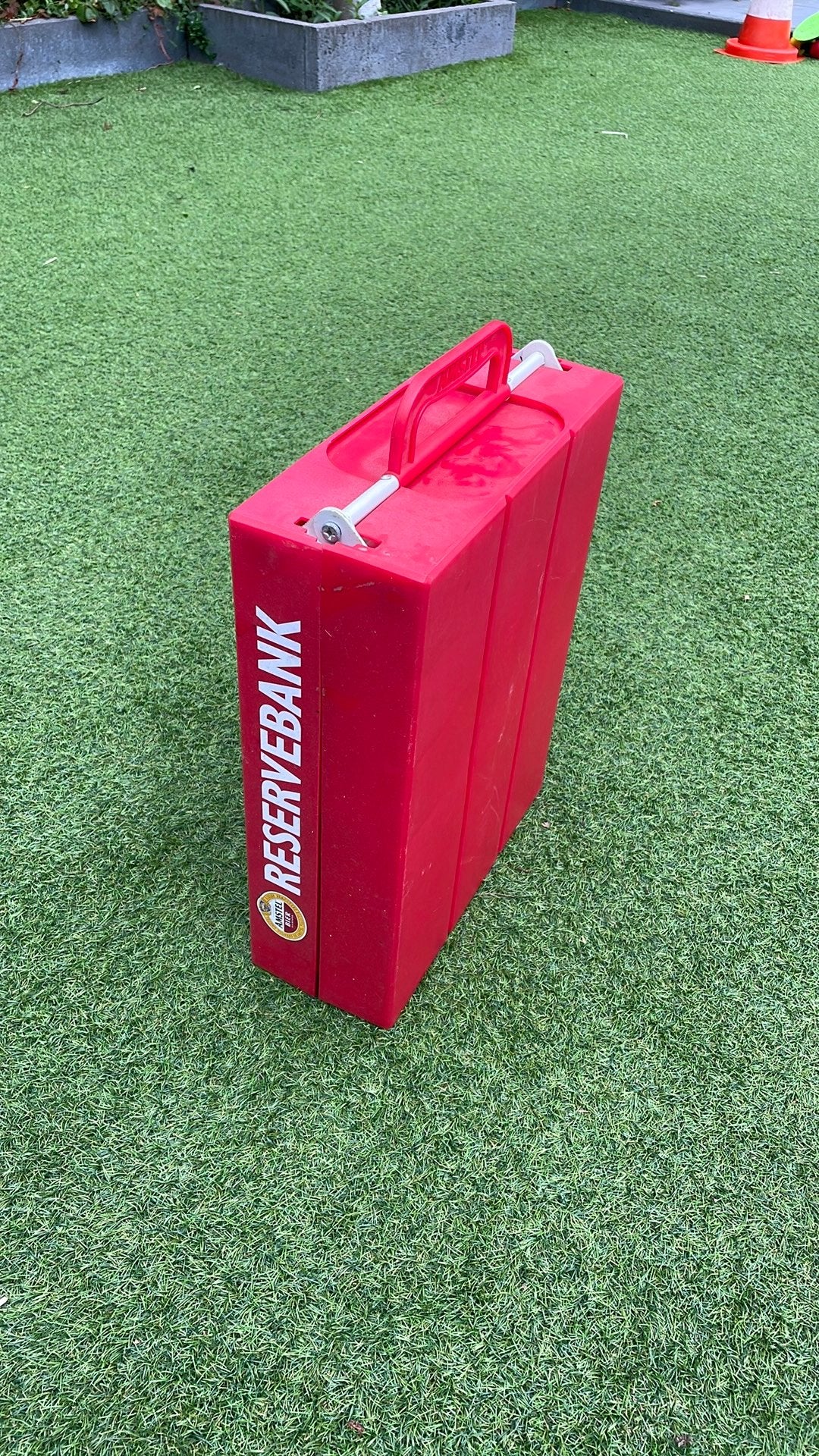 De amstel bier reservebank, Seizoenskaart, Eén persoon, April