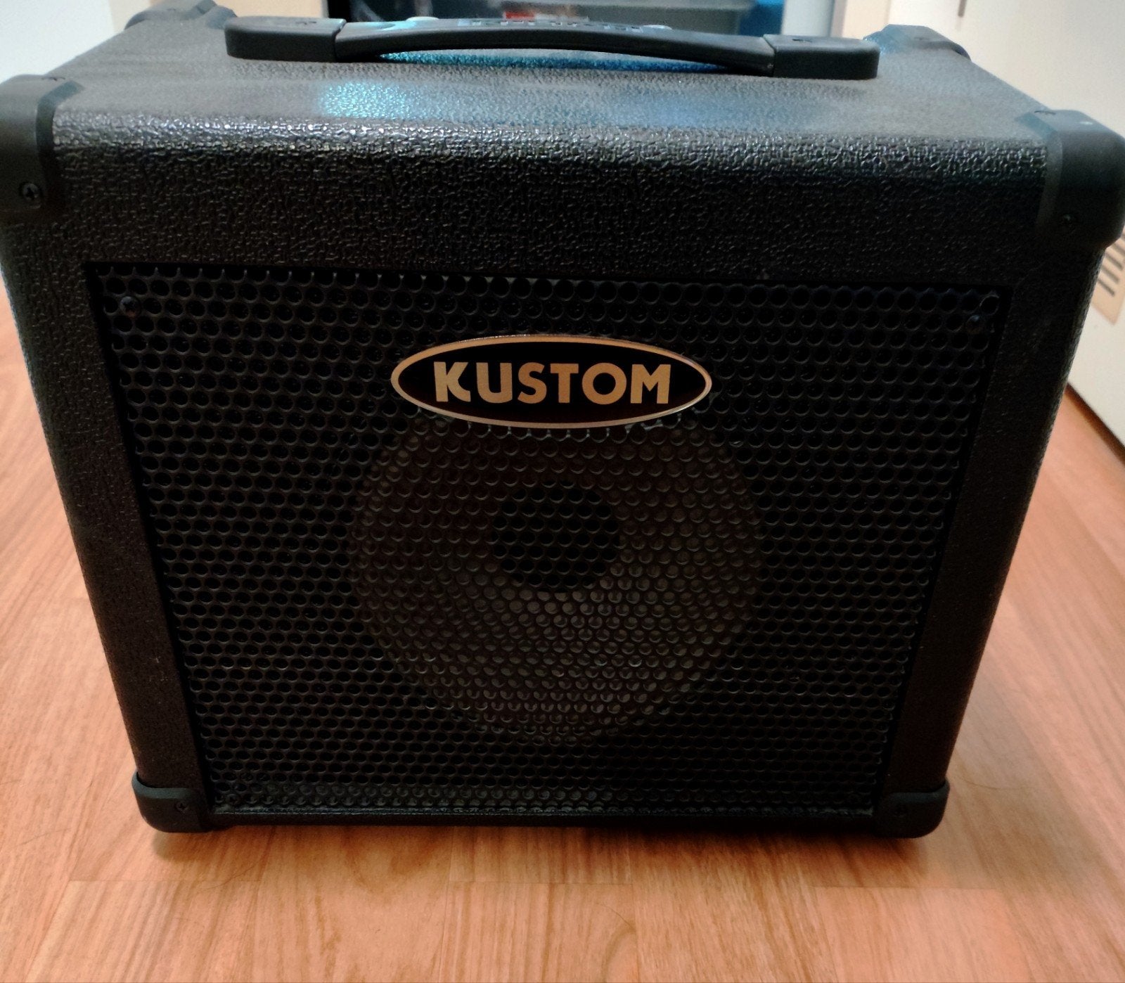 Kustom KBA 16 Basgitaarversterker voor thuis, Muziek en Instrumenten, Versterkers | Bas en Gitaar, Ophalen, Gebruikt, Basgitaar