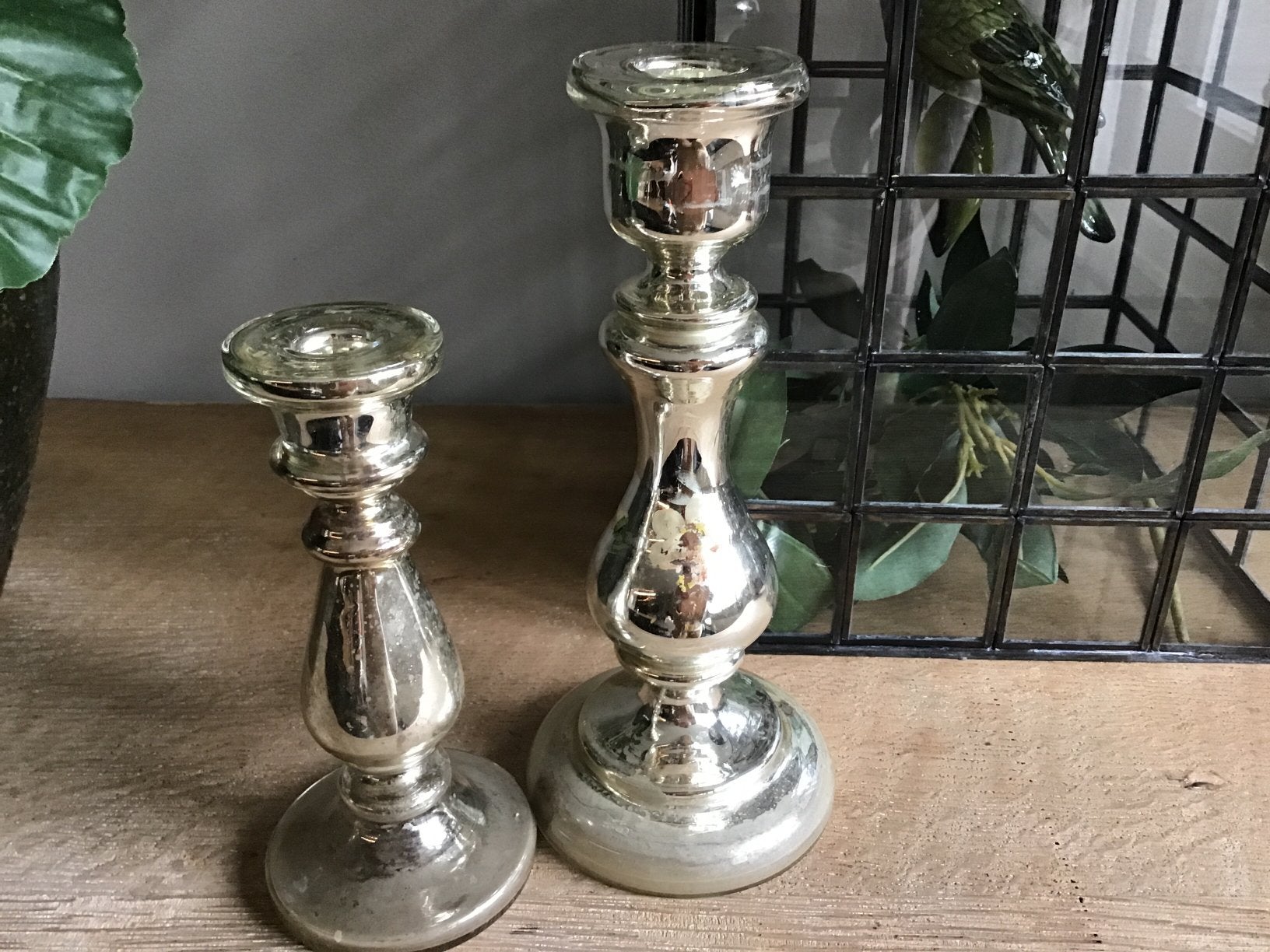 2 STUKS ANTIEKE “ ARMELUISZILVER KANDELAARS “, Ophalen, Koper of Brons