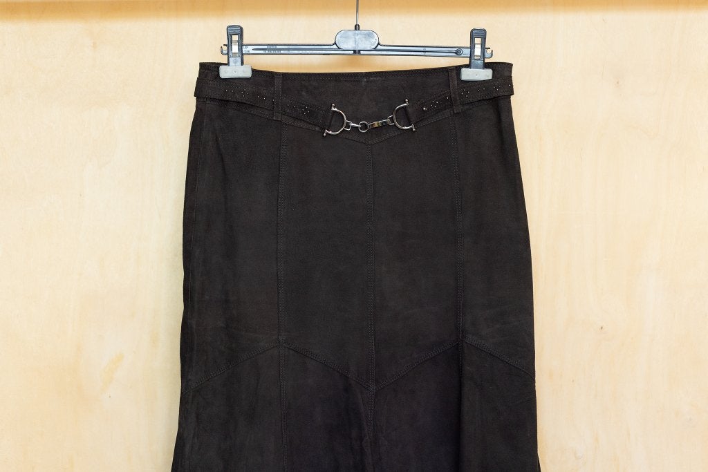 Gerry Weber donkerbruine suede rok met zilveren details M 40, Maat 38/40 (M), Bruin, Ophalen of Verzenden, Zo goed als nieuw