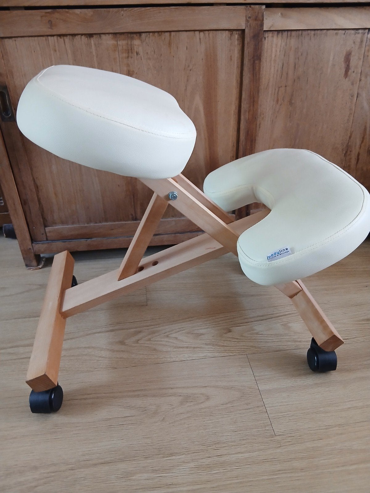knie stoel (bodyline)crème leer, Huis en Inrichting, Ophalen, Ergonomisch, Wit, Bureaustoel