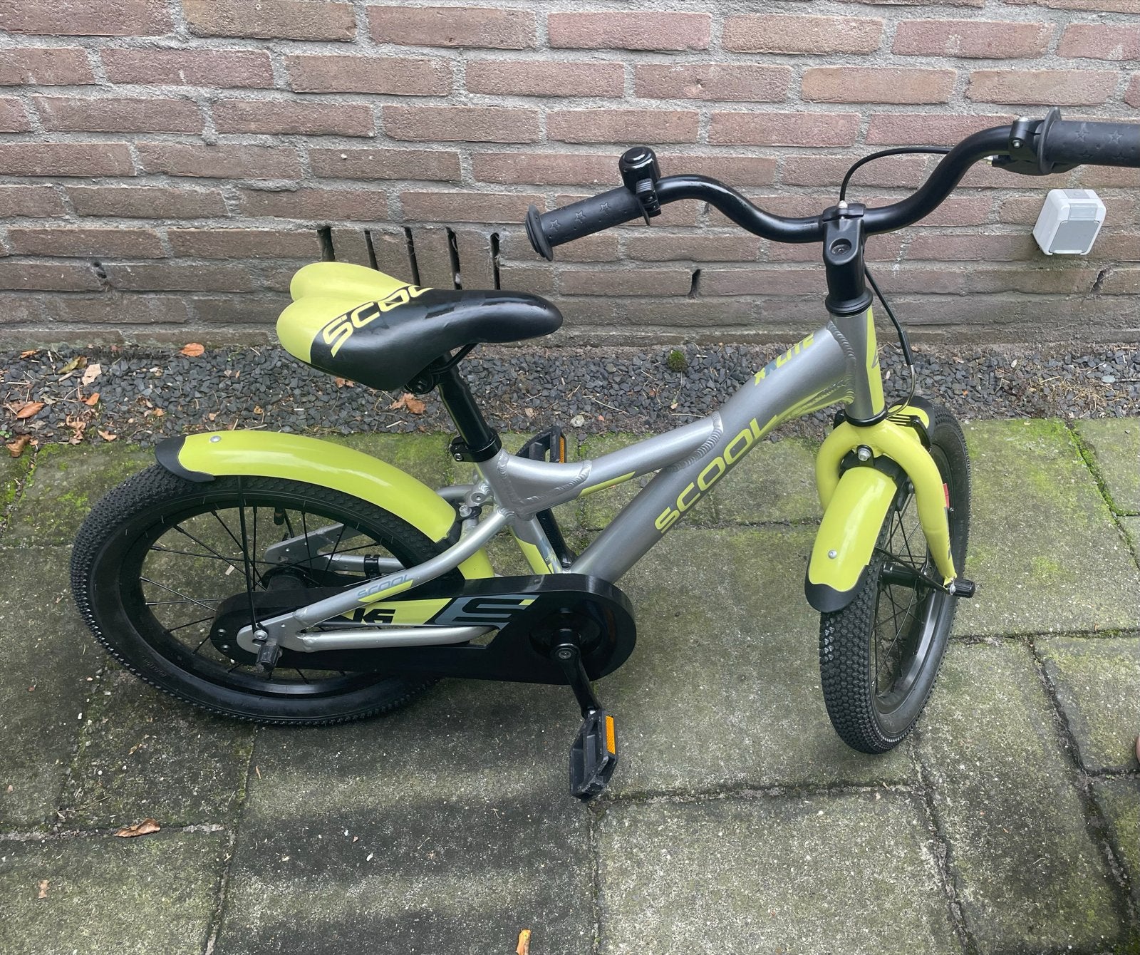 SCOOL Xlite kinderfiets 16 inch - Zo goed als nieuw!, Ophalen, Zo goed als nieuw, Terugtraprem, 16 tot 20 inch