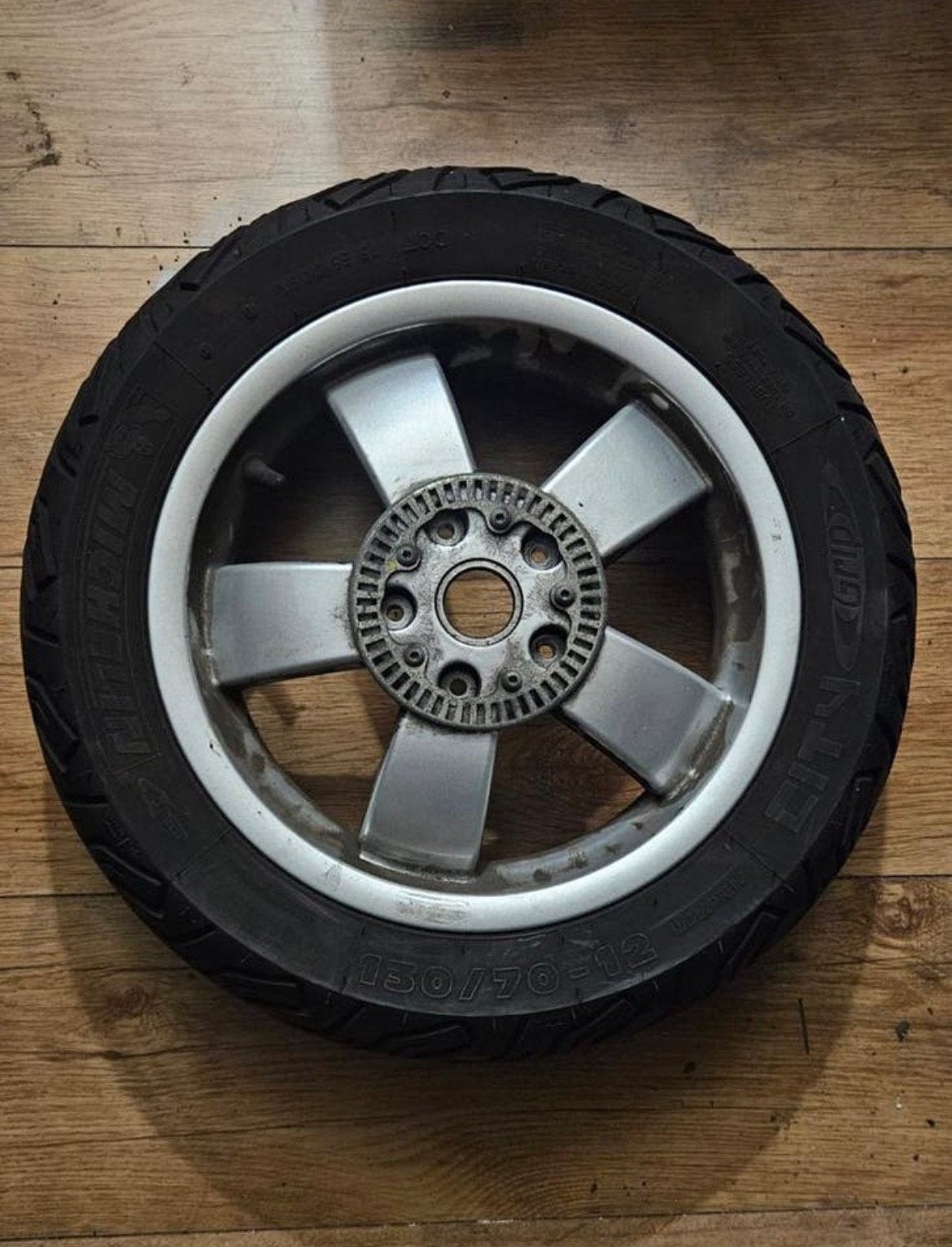 Achtervelg vespa Gts abs Band glad moet vervangen worden €40, Ophalen of Verzenden