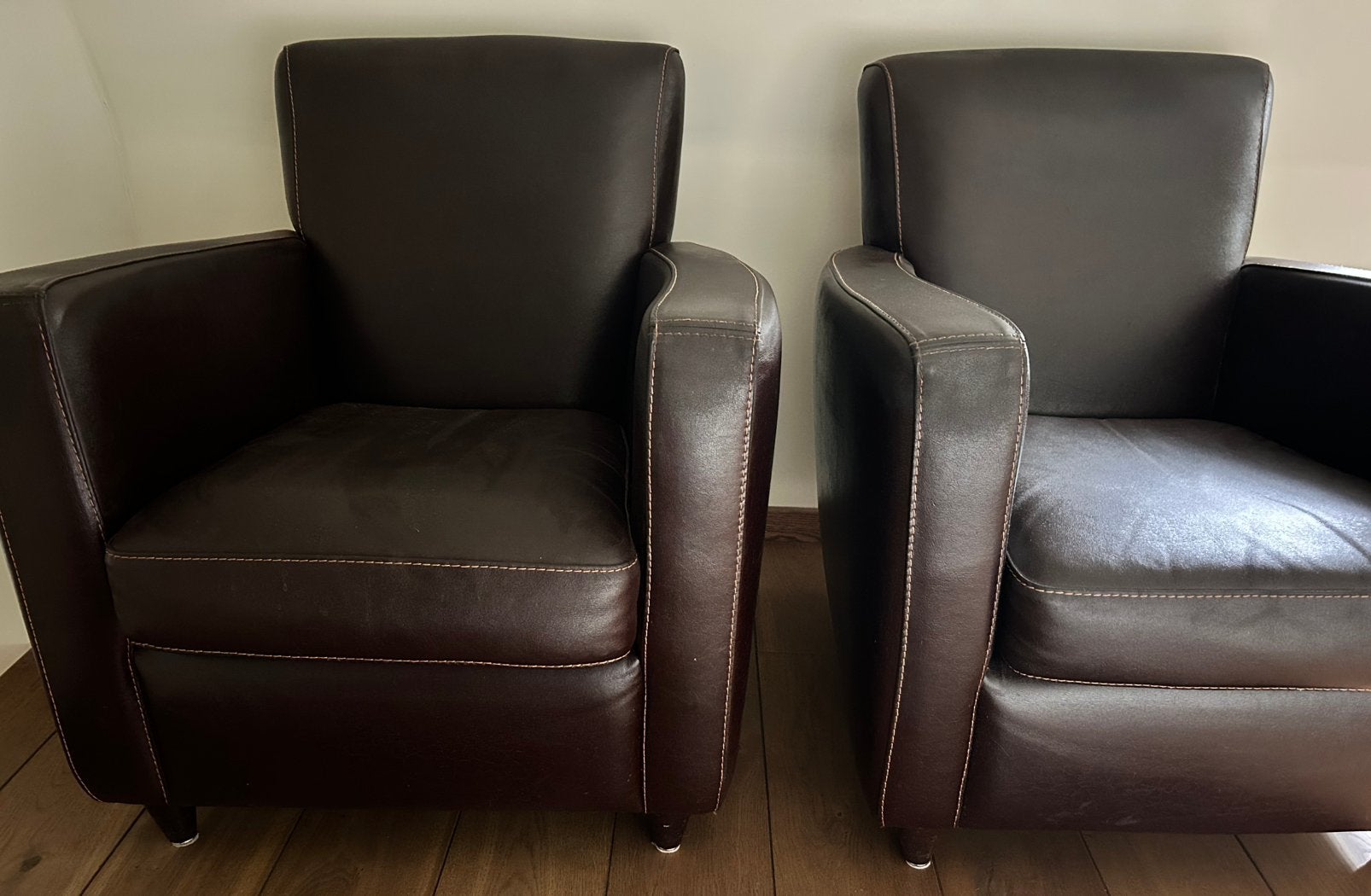 2x bruin leren fauteuils van het merk idp, Ophalen, Zo goed als nieuw, 75 tot 100 cm, 50 tot 75 cm