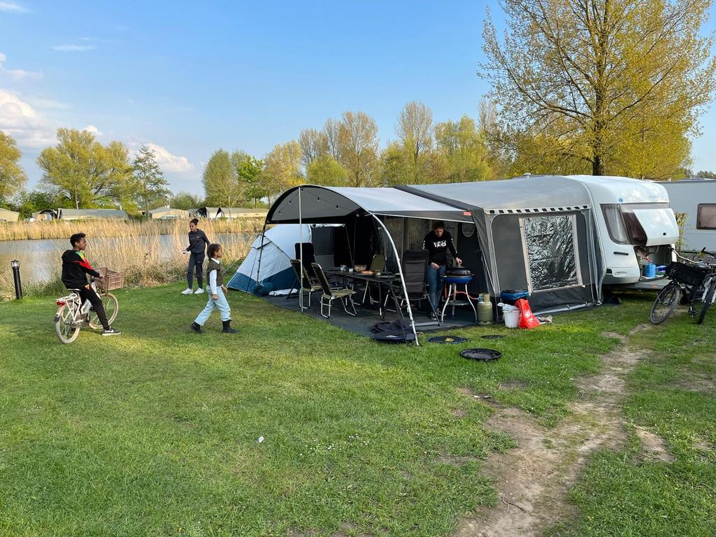 Chateau Cantara 450: met voortent, 2 luifels, mover, airc, Caravans en Kamperen, Chateau, Rondzit, Airco, Particulier