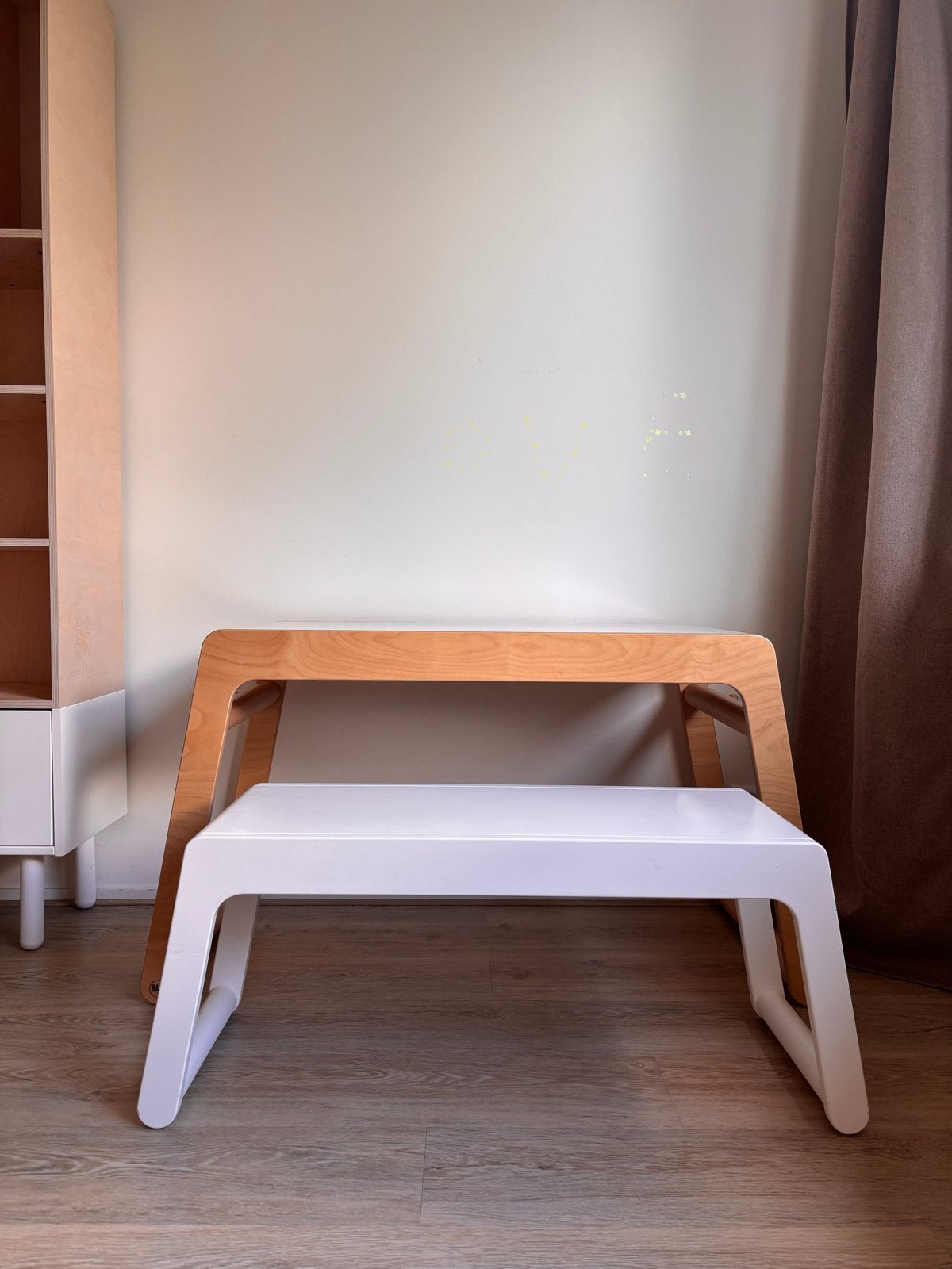 Rafa Kids Bureau met Bankje - Kindertafel en Stoel, Ophalen, Zo goed als nieuw, Tafel(s) en Stoel(en)