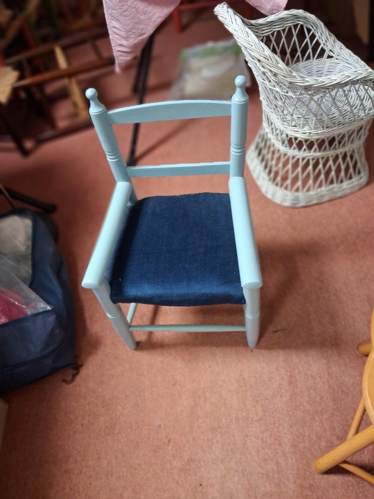 Lichtblauwe kinderstoel met donkerblauw zitvlak, Hout, Gebruikt, Blauw, Klassiek, kindvriendelijk