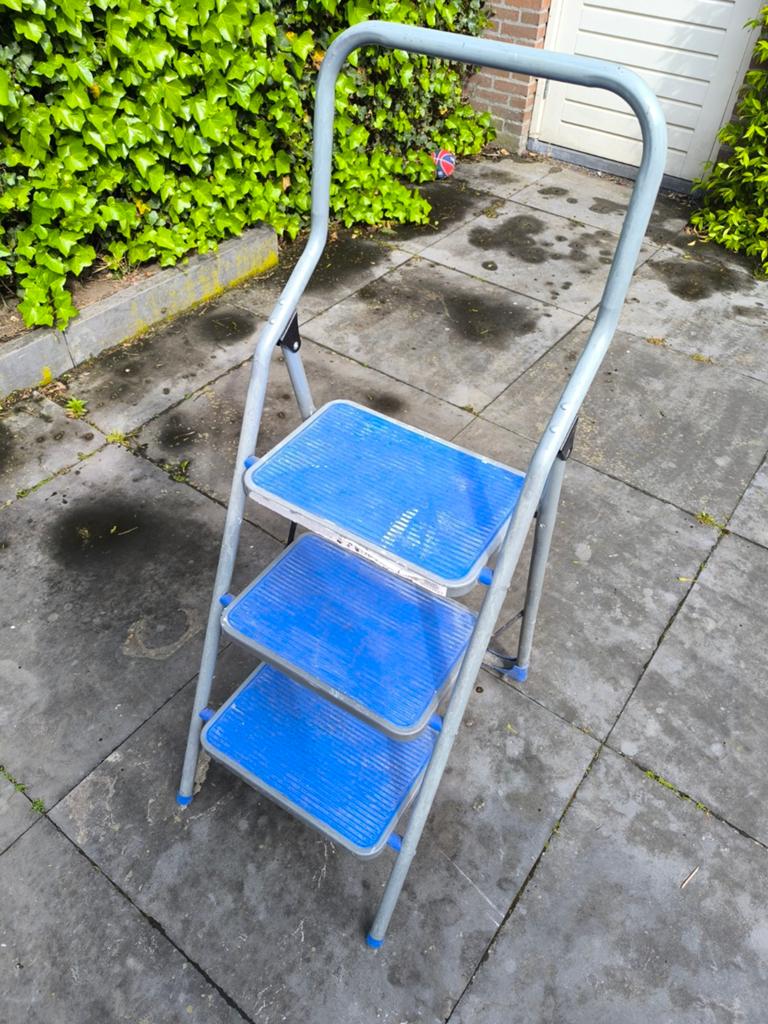 Handige 3-treds trapje met beugel, Doe-het-zelf en Verbouw, Ladders en Trappen, Ophalen
