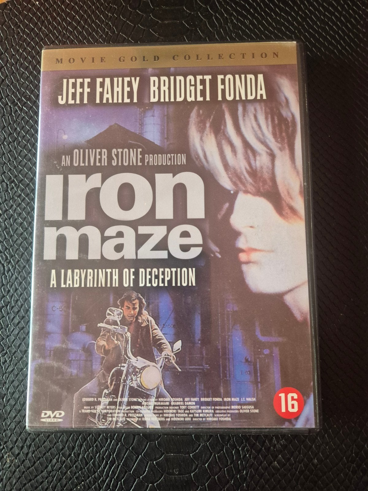 Iron maze, Vanaf 16 jaar, Ophalen of Verzenden, Zo goed als nieuw, Actiethriller