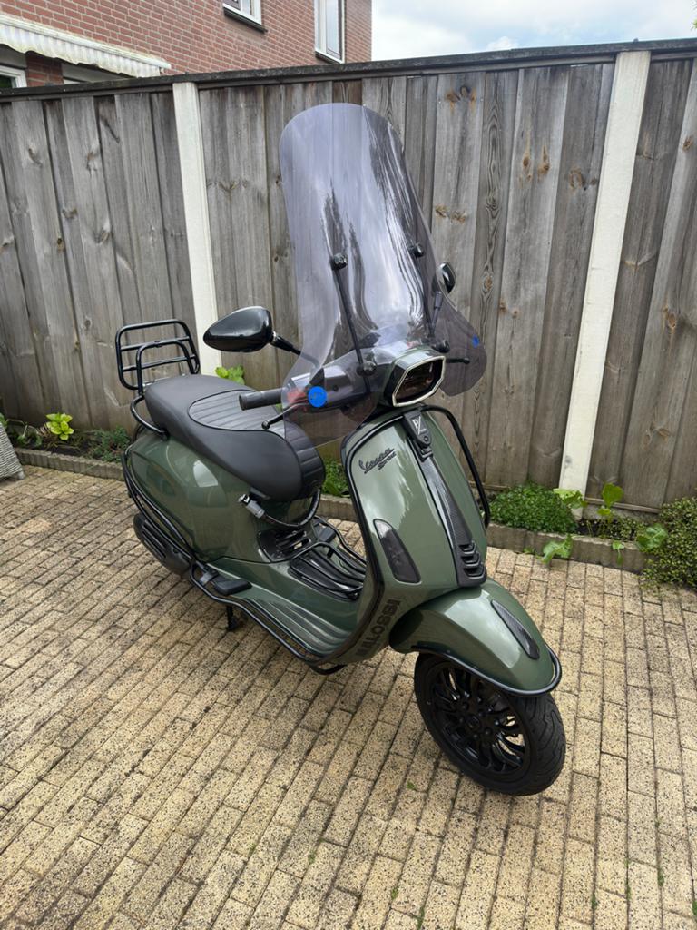 Vespa Sprint District Green, Fietsen en Brommers, Scooters | Vespa, Ophalen, Overige modellen, Zo goed als nieuw, Benzine