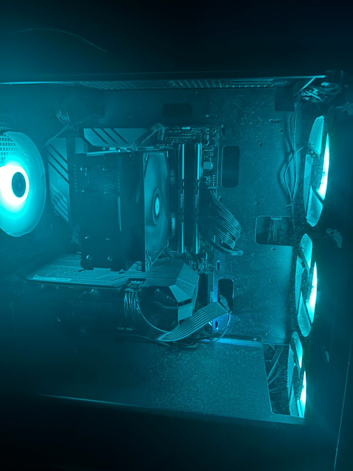 Gaming PC – Ryzen 5 5600X / GTX 1660 Super 16GB RAM 1TB SSD, Spelcomputers en Games, Games | Pc, Ophalen, Shooter, 1 speler, Zo goed als nieuw