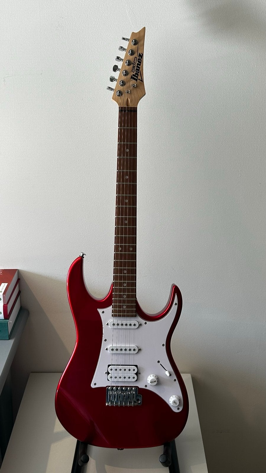 Ibanez GRX-40-CA Candy Apple beginnersgitaar + standaard, Ophalen, Zo goed als nieuw, Solid body, Ibanez