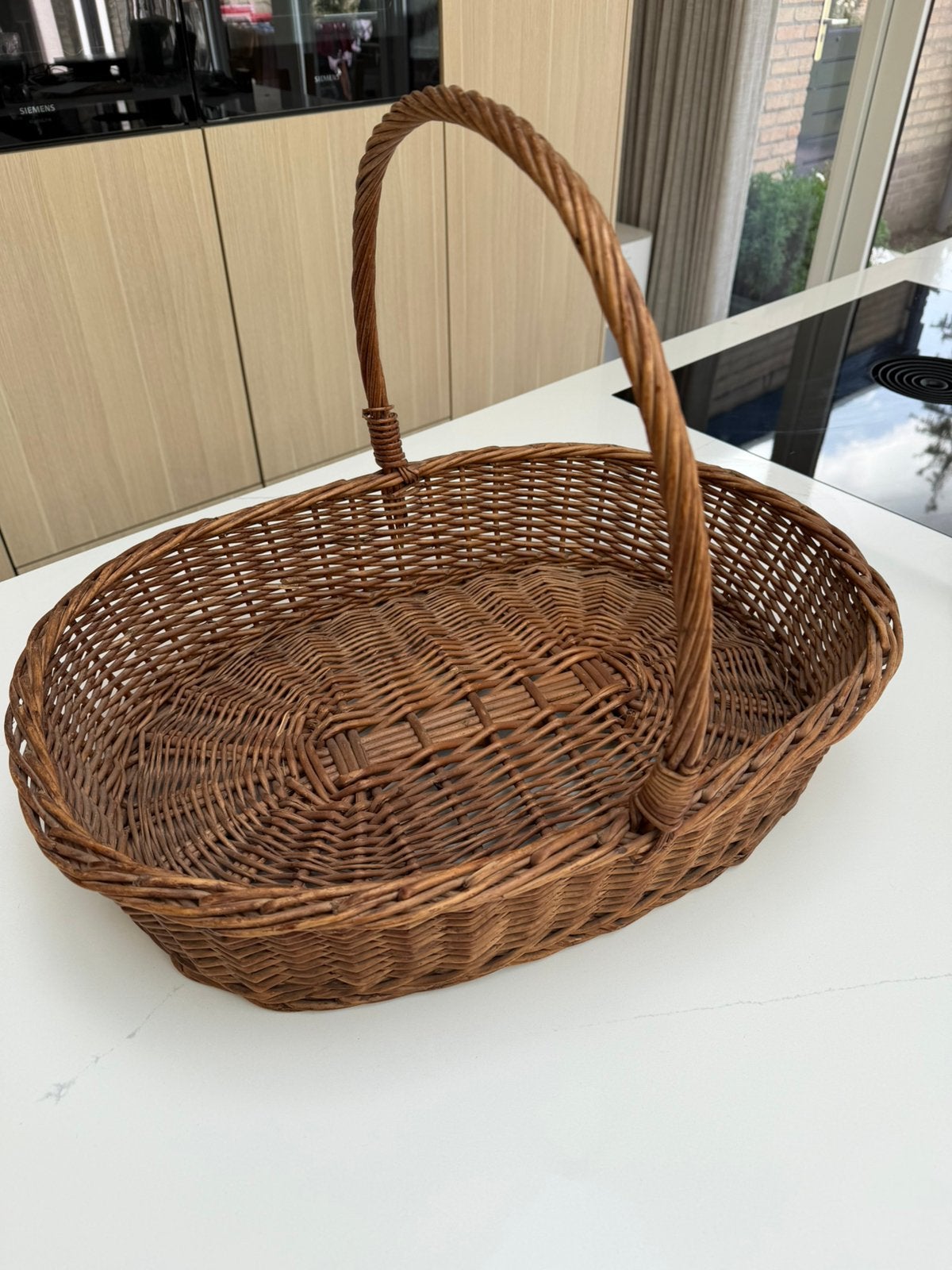 Grote antieke wilgentenen plukmand oogstmand 61 cm, Huis en Inrichting, Mand, Ophalen of Verzenden, Zo goed als nieuw, Gevlochten
