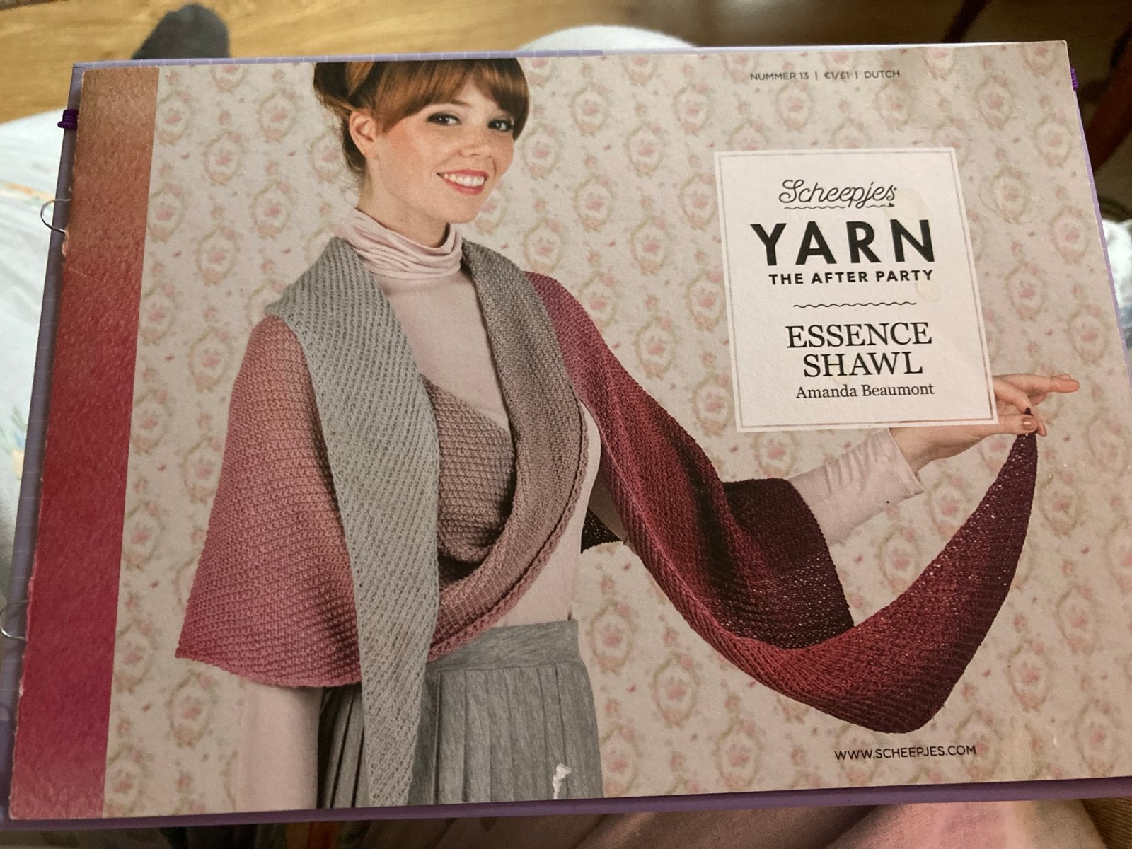 Breipatroon Scheepjes Essence Shawl - Zeer Makkelijk, Ophalen of Verzenden, Zo goed als nieuw, Breien, Patroon of Boek