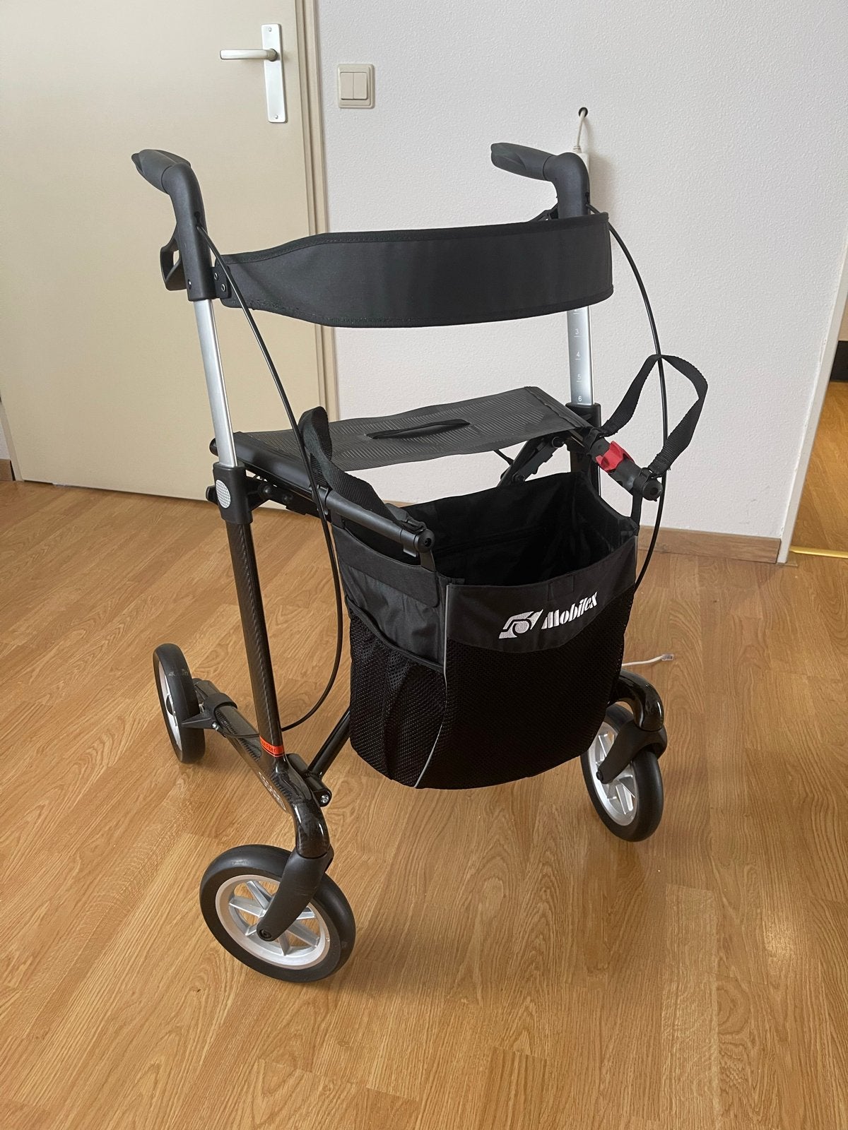 Lichtgewicht rollator in NIEUWSTAAT, Ophalen of Verzenden, Lichtgewicht