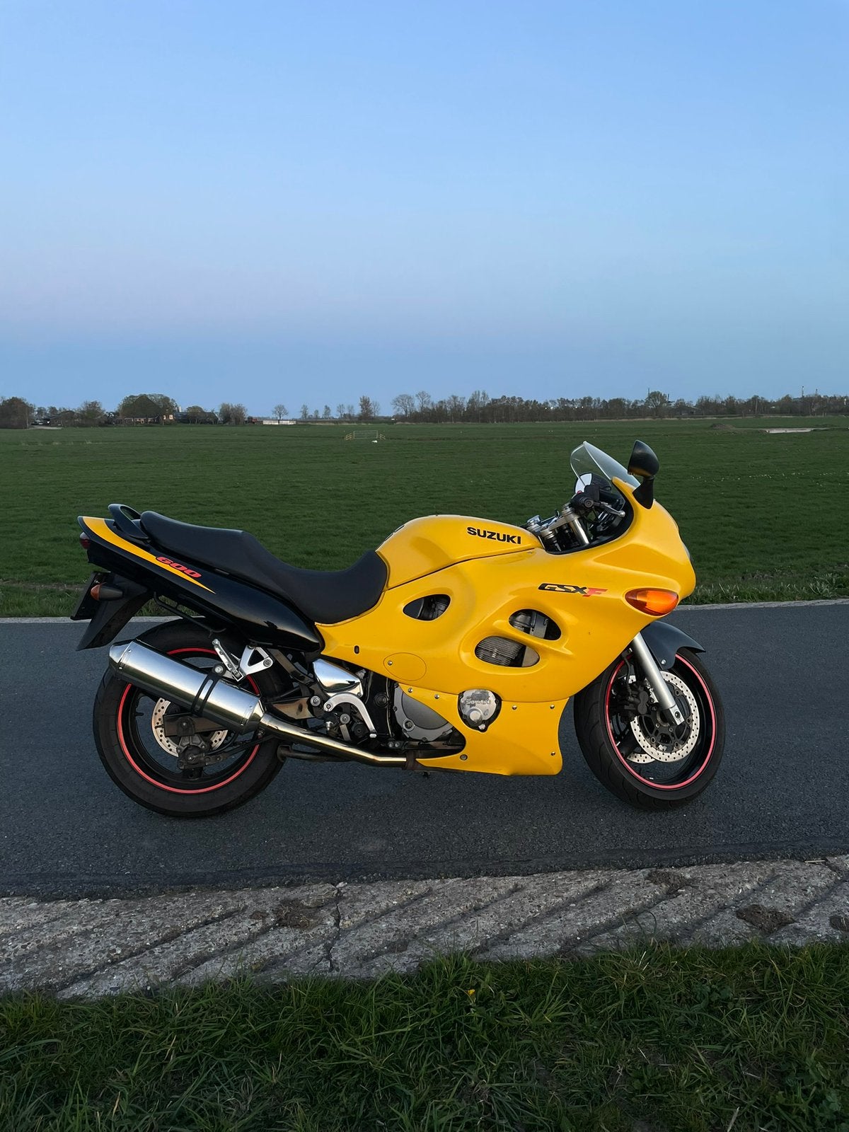 Unieke Gele Suzuki GsxF600 | A2 begrensd | Hyperpro Veren!, Motoren, Motoren | Suzuki, Sportuitlaat, Occasion, 4 cilinders, Bedrijf