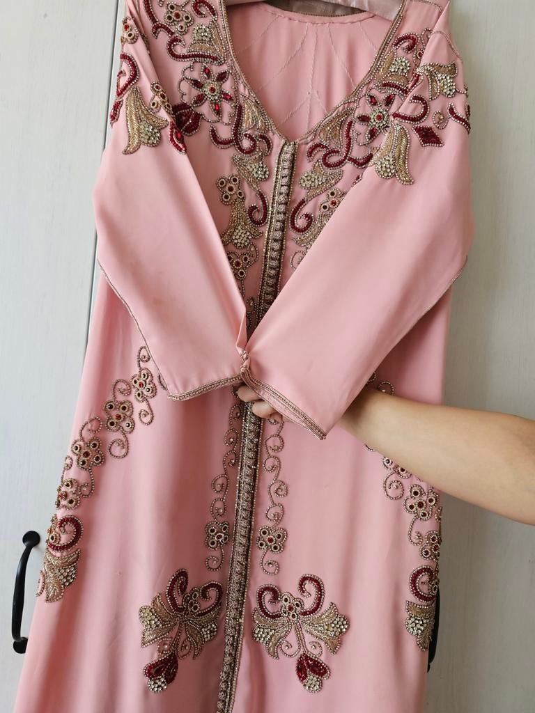 Elegante Roze Kaftan met Gouden Borduurwerk, Overige typen, Maat 42/44 (L), Ophalen of Verzenden, Roze