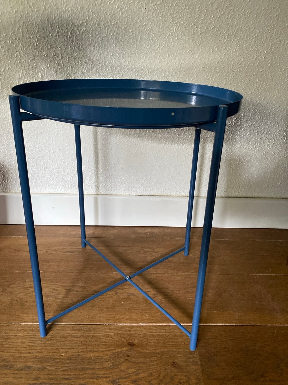 IKEA Gladom bijzettafel - Blauw, Minder dan 55 cm, Metaal of Aluminium, Rond, Zo goed als nieuw