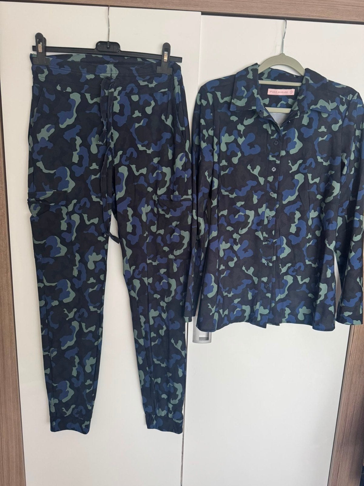 Poppy Camo blouse en broek van Studio Anneloes, Studio Anneloes, Zo goed als nieuw, Maat 36 (S), Meerkleurig