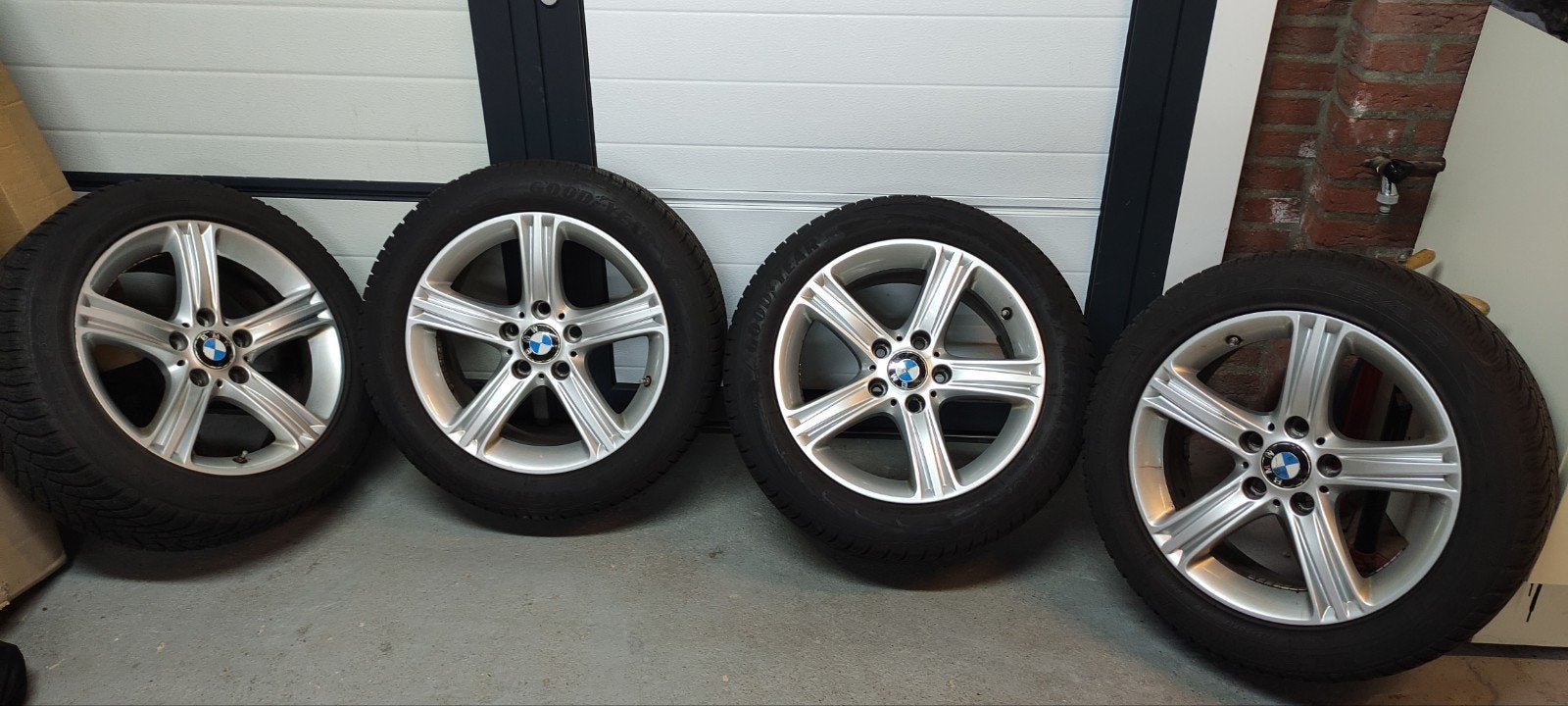 BMW velgen style 393 met Run Flat Goodyear Ultragrip winterb, Ophalen, Gebruikt, Banden en Velgen, 17 inch