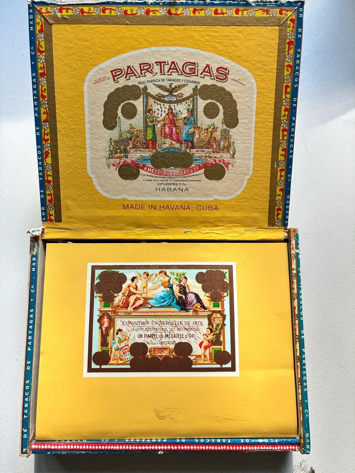 Vintage Partagas sigarenkist met sigaren - Tobacciana, Ophalen of Verzenden, Gebruikt