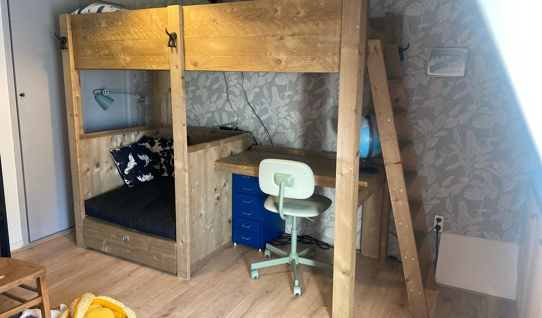 Hoogslaper met buro en chillhoek van merk vanlonden, Ophalen, Zo goed als nieuw, Hoogslaper
